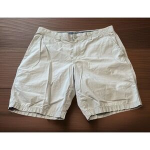 Columbia Mens 34 (actual 33) Gray Lightweight Shorts Pockets Hiking Fishing